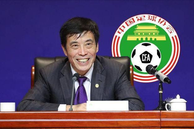 男生叫女生舔自己的坤